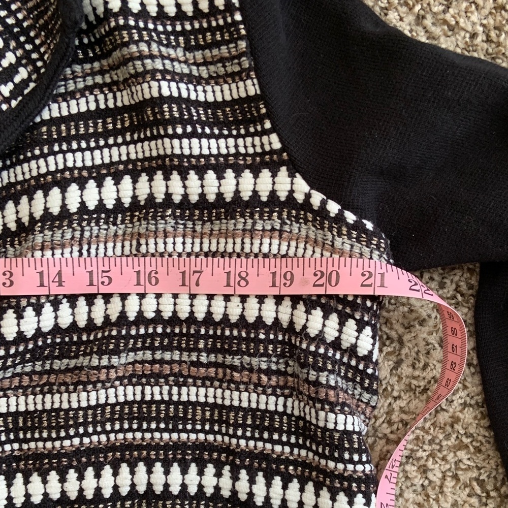 Black and White Patterned Cardigan Chico’s size 2 - Picture 7 of 10